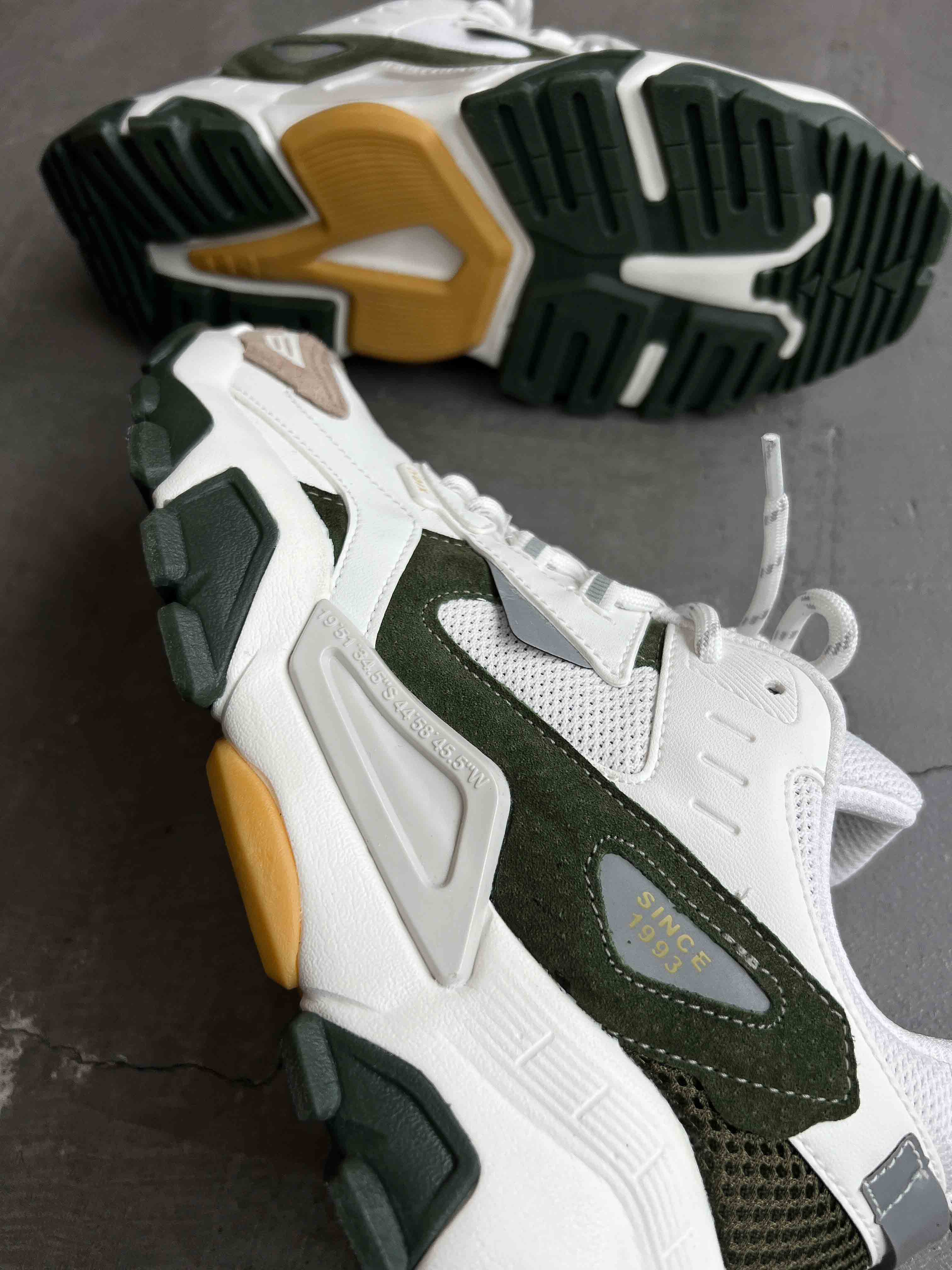 TÊNIS QIX TREK URBAN HIKING VERDE BRANCO | TEAHUPOO